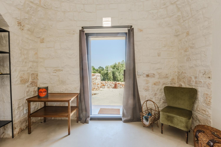 Others 2, Trulli Meridiem con Piscina, Brindisi