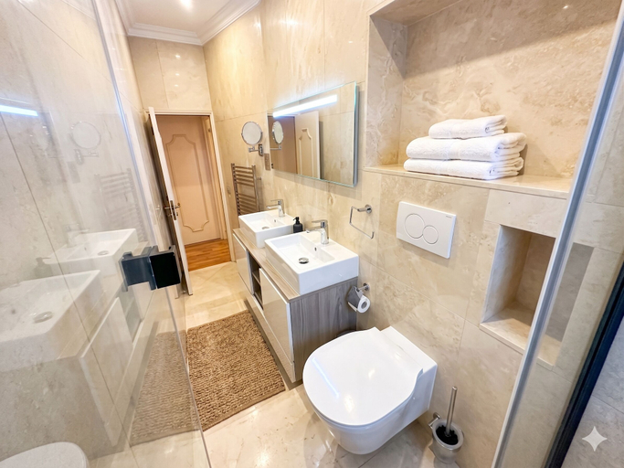 Bathroom 2, Le Flandrin Céline 24, Paris