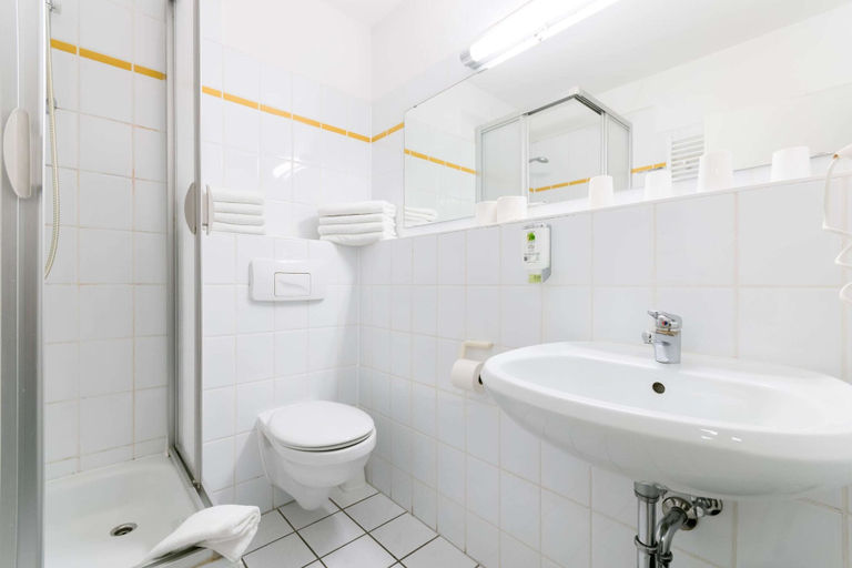 Bathroom 5, Appartement im Panoramic Hotel Bad Lauterberg, Osterode am Harz