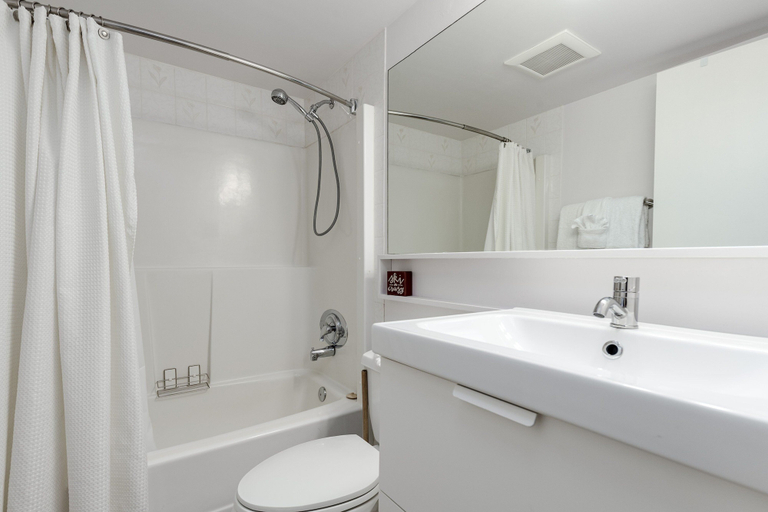 Bathroom, The Nest at Gondola Village, Squamish-Lillooet