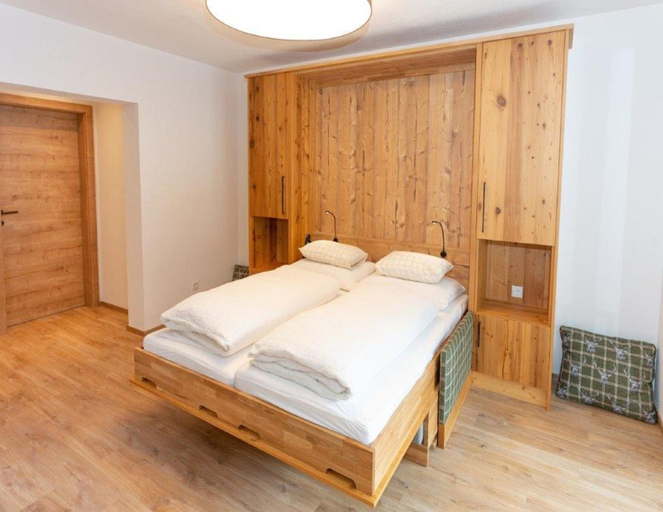 Room 4, Family Holiday Home in Kleinarl With Terrace, Sankt Johann im Pongau