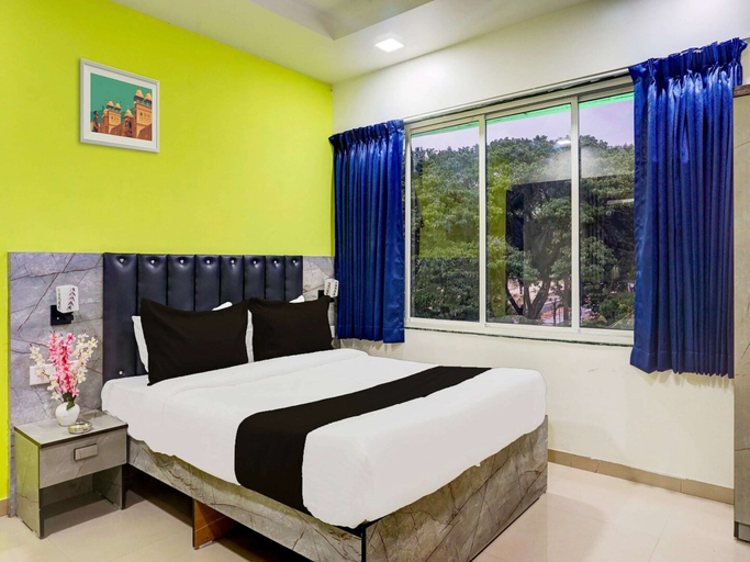 Room 4, Super Collection O Vardhan Plaza, Pune
