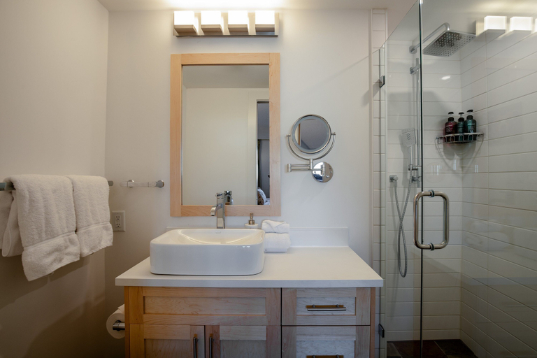 Bathroom 3, Glacier Lodge, Squamish-Lillooet