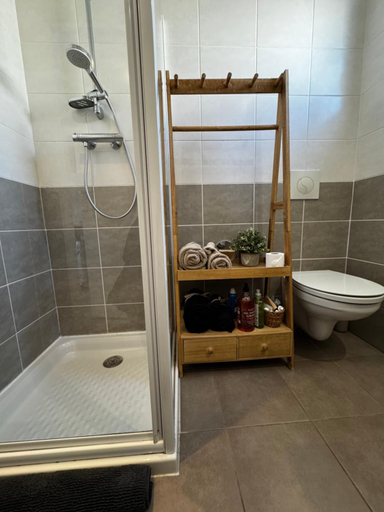 Bathroom, Sweet Home Studio Aix en Pce, clim,terrasse,piscine,pkg gratuit, Bouches-du-Rhône