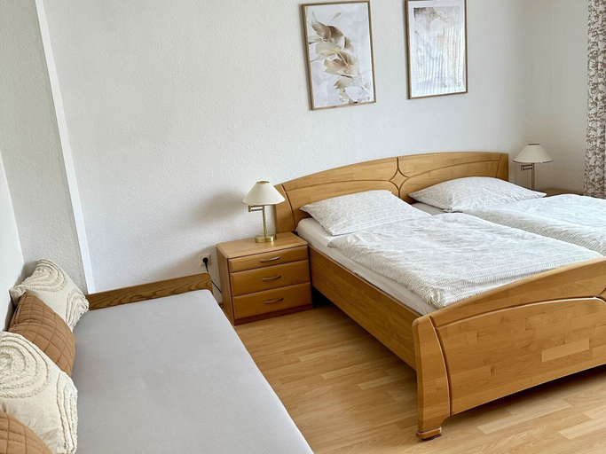 Room 5, Modern Apartment With 2 Bathrooms in Lirstal, Vulkaneifel