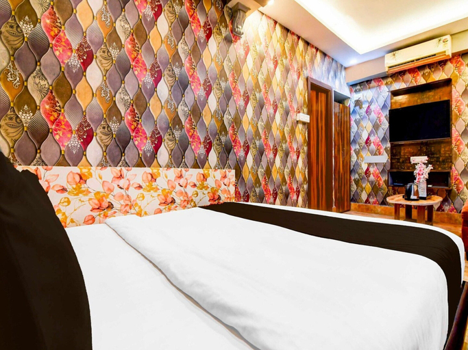 Room 4, Hotel O Circus Avenue Road, Kolkata