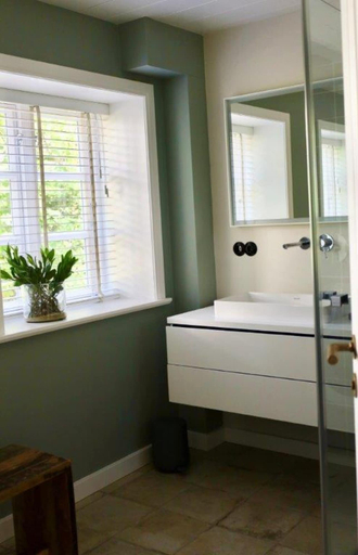 Bathroom 3, Tolle Ferienwohnung in Einem Reetgedeckten Haus, Nordfriesland
