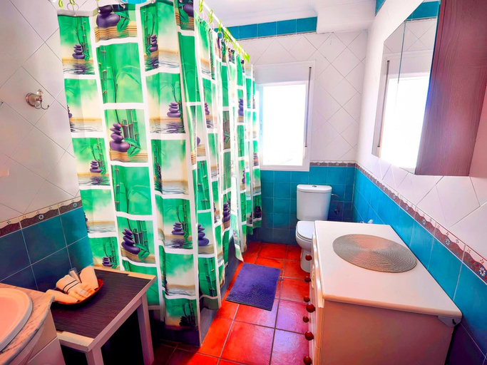 Bathroom 5, Cozy Holiday Apartment in Conil, Cádiz