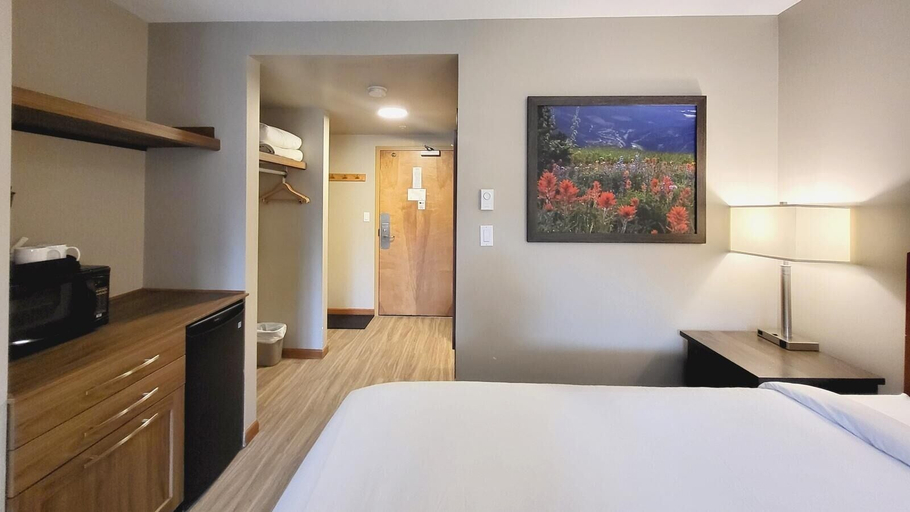 Room 4, Cahilty #318 Home, Thompson-Nicola