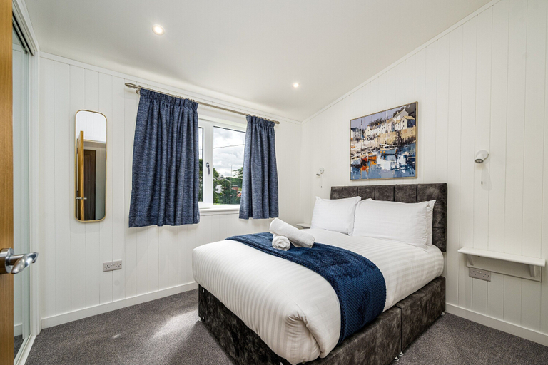Room 3, Paddock Lodges Deluxe 3 Bed Chalet, Perthshire and Kinross