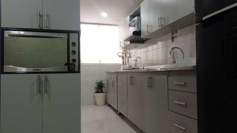 Shared lounge/TV area, Elegant Modern Haven Near Eafit Metro Station, Medellín
