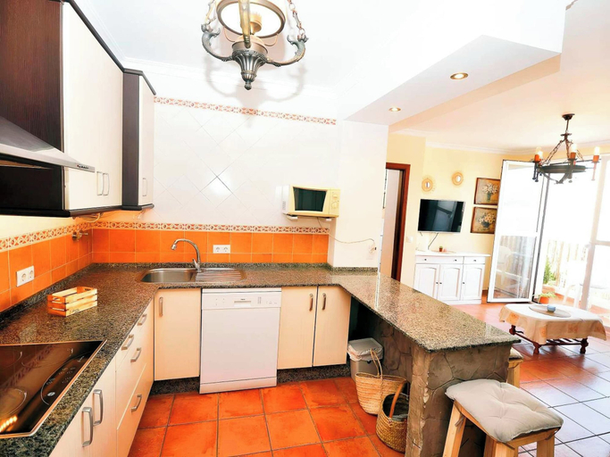 Private kitchen 3, Cozy Holiday Apartment in Conil, Cádiz