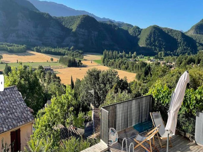 View from property 4, Mountain-view Eco-friendly Cottage, Alpes-de-Haute-Provence