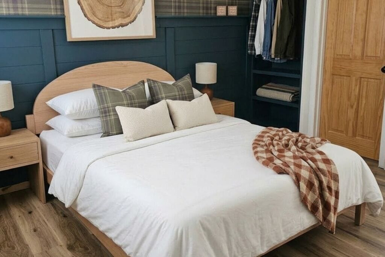 Room 2, Lakeside Heritage Resort, Emmet