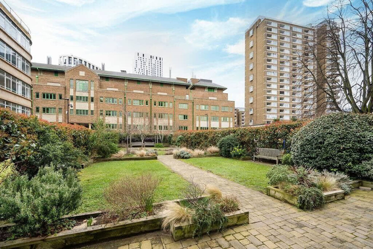 Room 5, Charming 2-bedroom Apartment in London, London