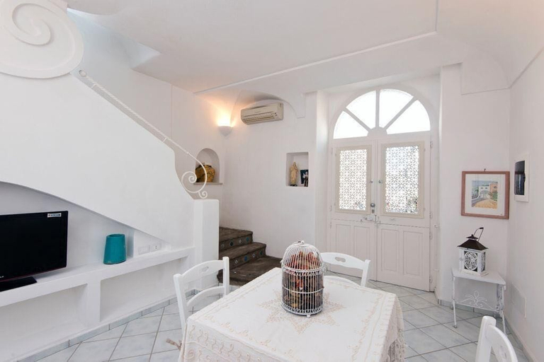 Dining, Fantasy House Suites, Napoli