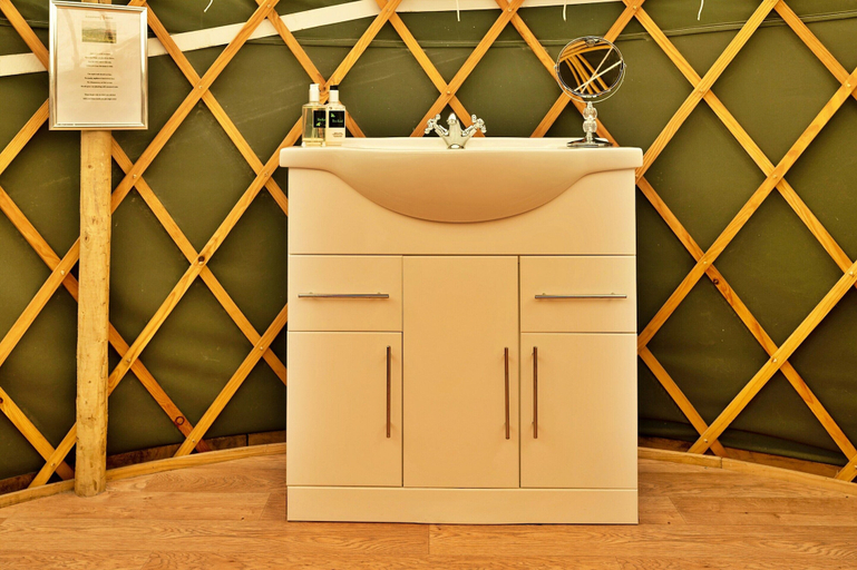 Bathroom 5, Romantic Chalet in Nature, No Deposit, Perthshire and Kinross