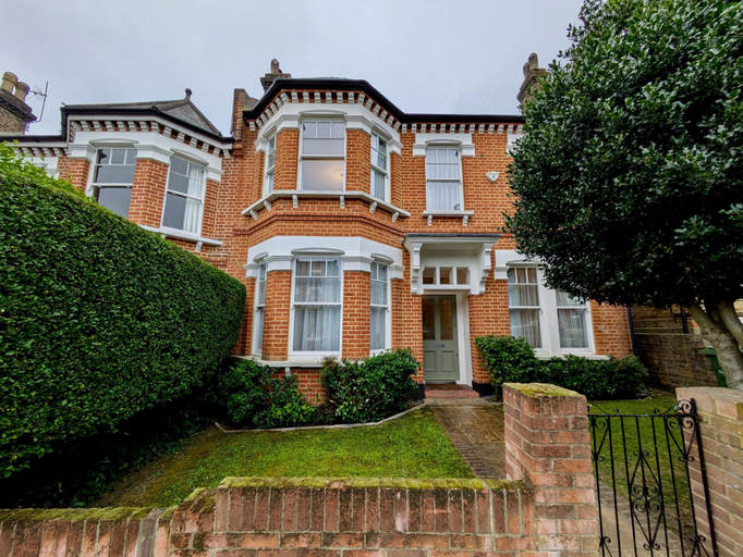 Room 4, Stunning Family Home in Tulse Hill, London