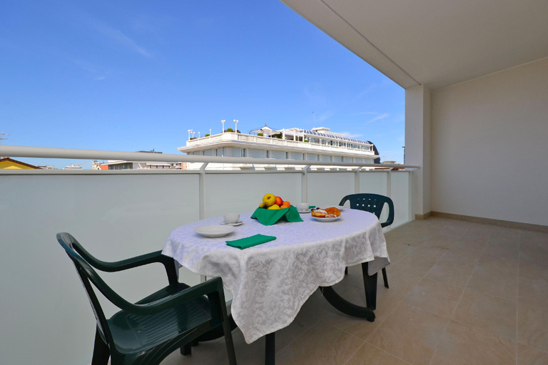 2, Nice apartment just steps from the beach, Udine
