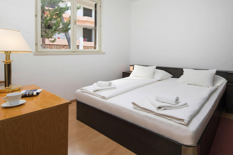 Room 5, Cozy Resort Suite in the Adriatic, Jelsa