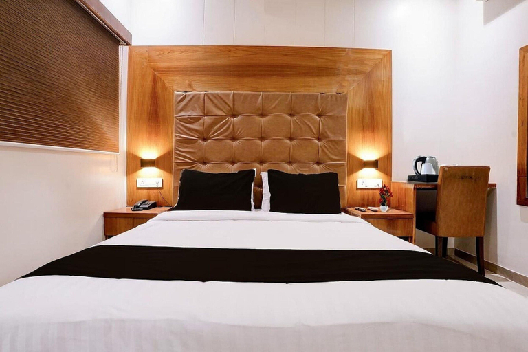 Room 2, Super Townhouse Oak Times Square Le Western, Mumbai Suburban