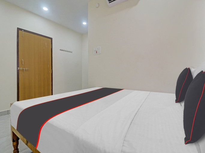 Room 4, Collection O SV Grand Patancheru, Medak