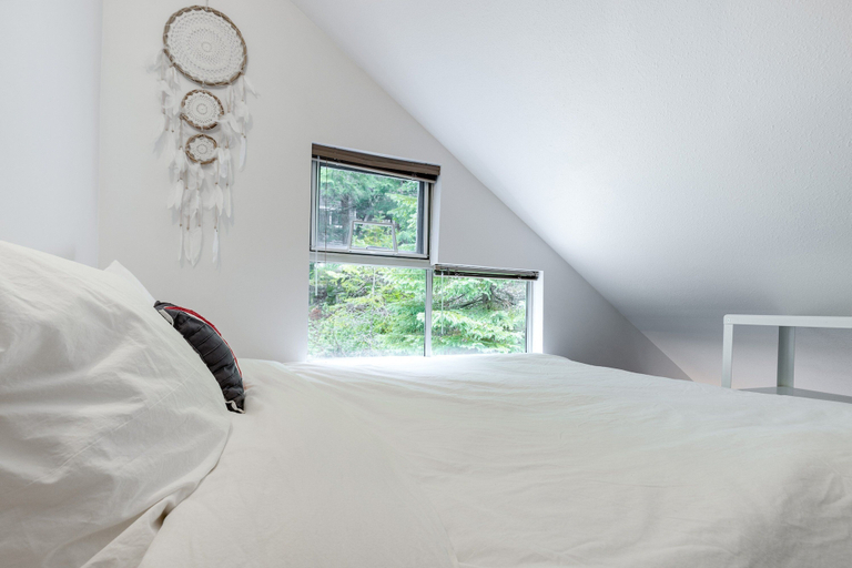 Room 3, The Nest at Gondola Village, Squamish-Lillooet