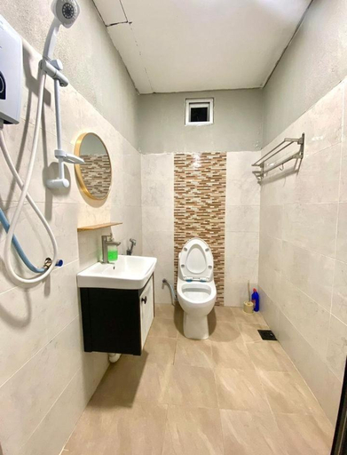 Bathroom 4, Casaria Inn Paka, Dungun