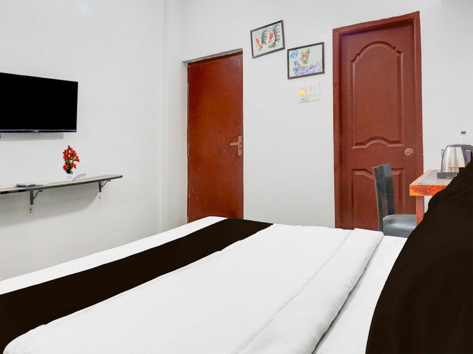 Room 4, Hotel O Baner Near Mumbai Pune Highway, Pune