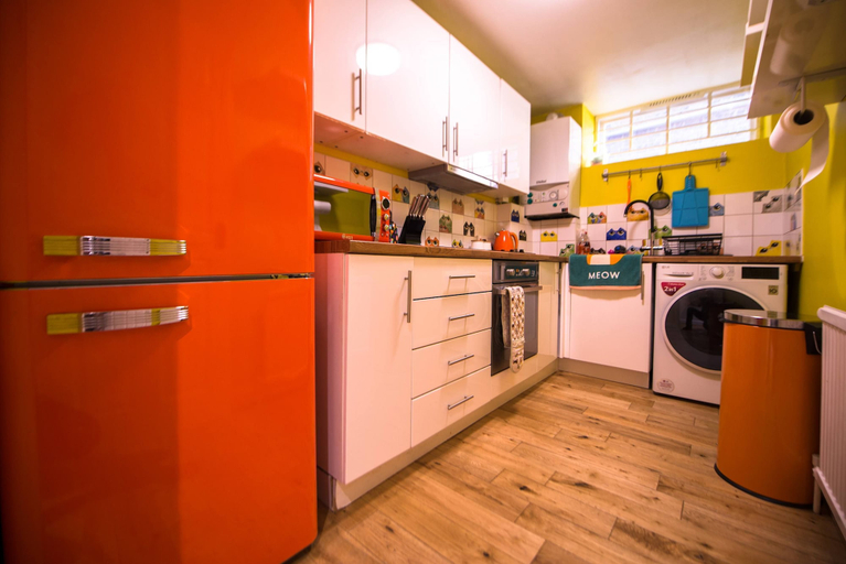 Room 2, Elegant 1-bed Flat in a Georgian Townhouse, London