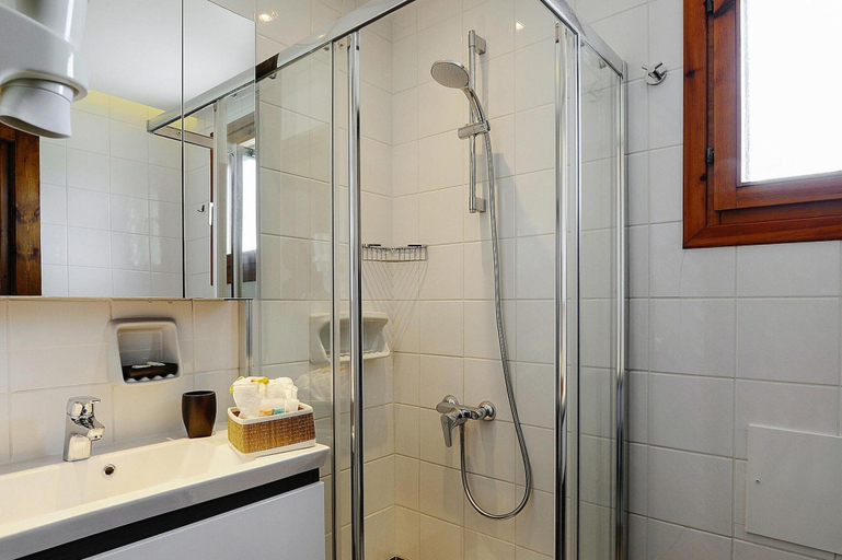 Bathroom 2, Seaview Holiday Home in Gerakini for 6, Central Macedonia
