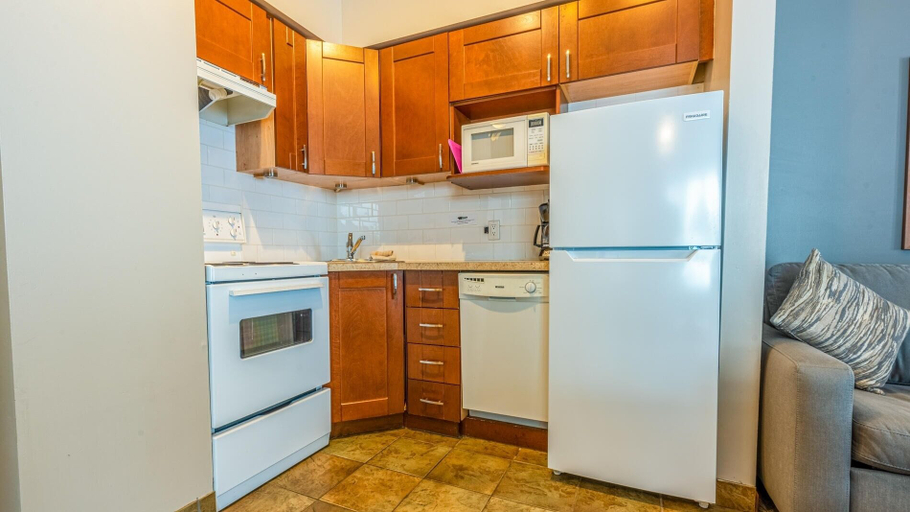 Private kitchen, Cahilty #129 1 Bedroom Home, Thompson-Nicola