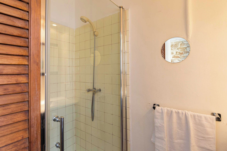 Bathroom 4, Dify Adelaide Perrin, Rhône