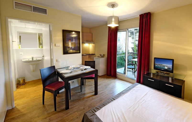Bedroom 3, Appart Hotel Odalys City Antibes Olympe, Alpes-Maritimes