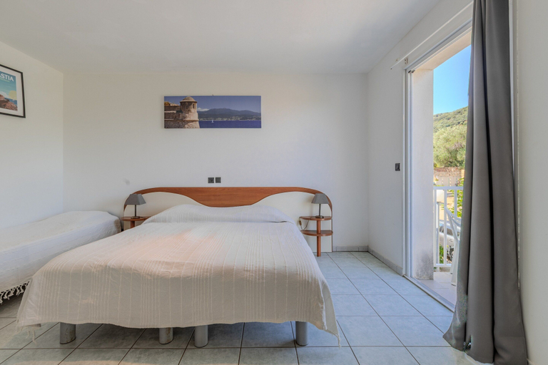 Room 2, Holiday Home in Algajola, 100 m From Beach, Haute-Corse