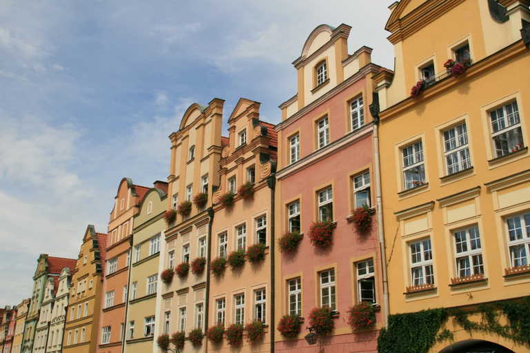 Exterior & Views