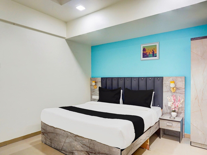 Room 2, Super Collection O Vardhan Plaza, Pune
