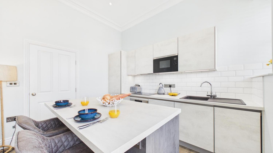 Others 4, No 6 Croft House - 1 Bedroom Apartment - Tenby, Pembrokeshire