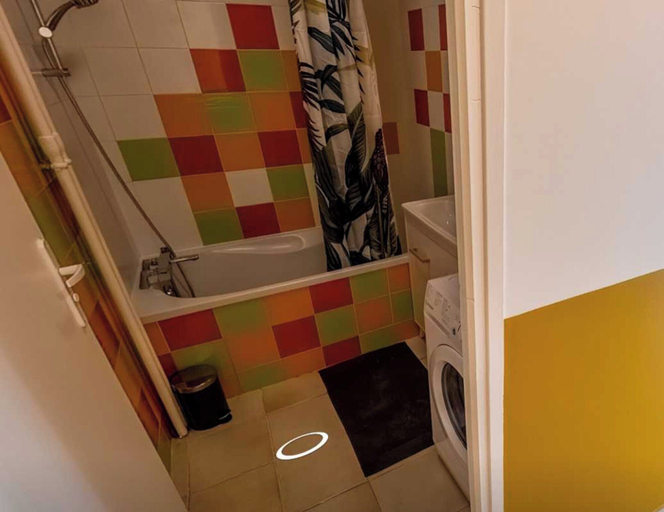 Bathroom 4, Private Room in a Shared Flat - Lyon 8e, Rhône