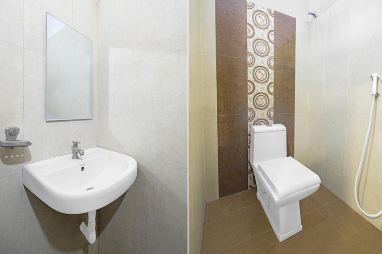 Bathroom 4, FabHotel Srujana Inn, Hyderabad