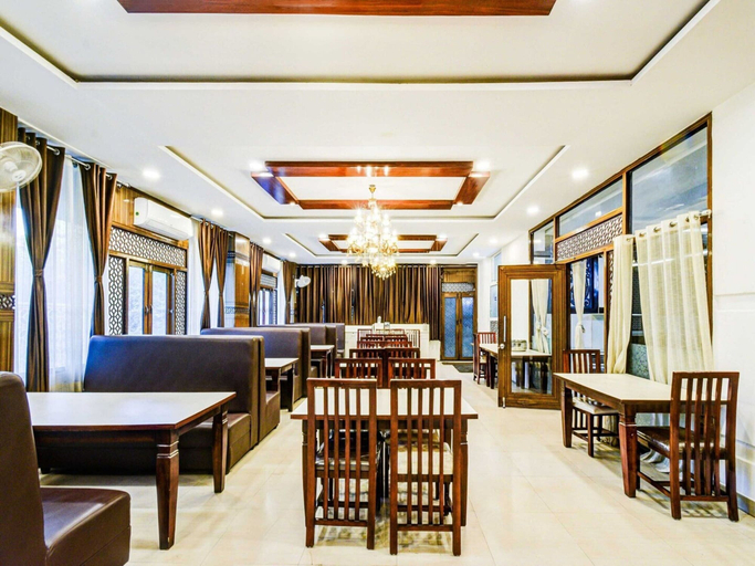 Dining 4, Townhouse Oak Red Hills Lakdikapul, Hyderabad