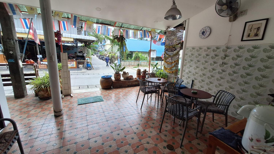 Food & Drinks 4, Samed Runa Village, Muang Rayong