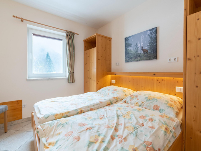 Room 5, Pretty Apartment in Hollersbach Near Forest, Zell am See