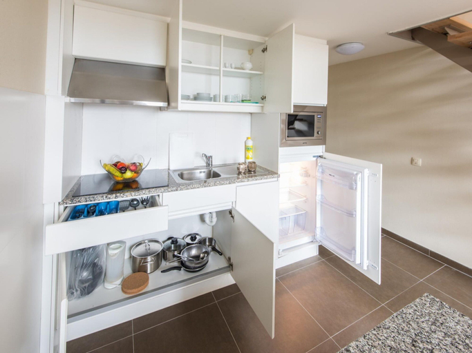 Private kitchen 3, Deluxe Superior Apartment in Antwerp, Antwerpen