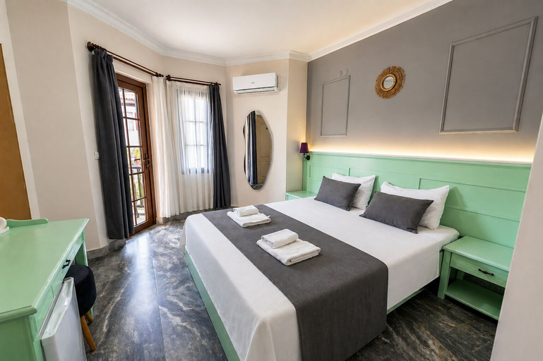 Bedroom 2, Gokova Hotel, Ula