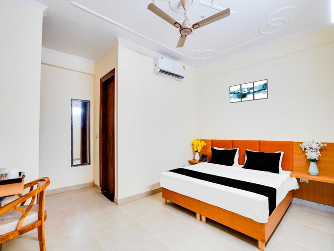 Room 2, Townhouse Oak Sector 121 Noida Metro Station, Gautam Buddha Nagar