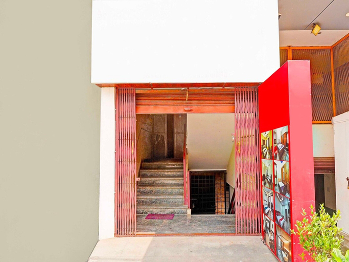 Reception 3, Collection O Srigandhakavalu, Bangalore