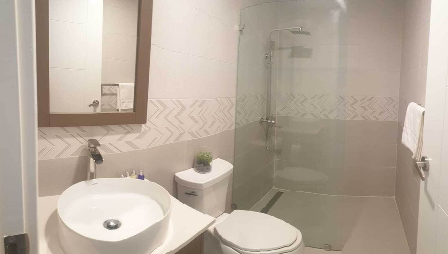 Bathroom 2, PH 1