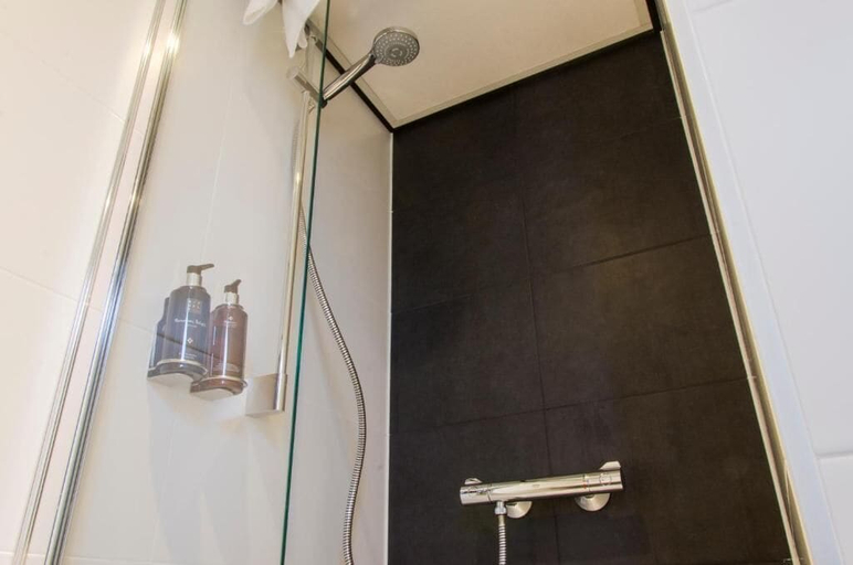 Bathroom 5, City2Beach Hotel, Vlissingen