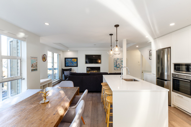 Interior 2, Sapphire Retreat at Snowbird, Squamish-Lillooet